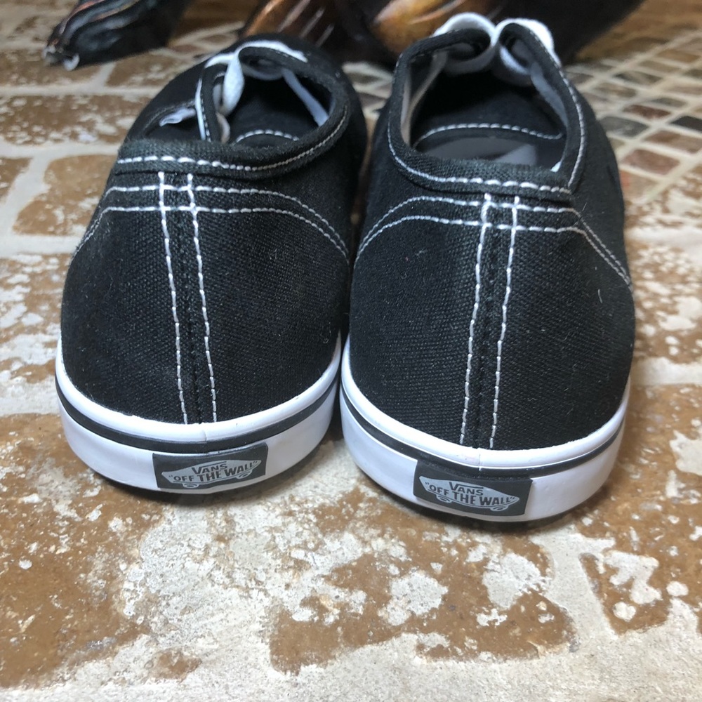 Vans NWOT Unisex Authentic Skate Shoe - Picture 3 of 6